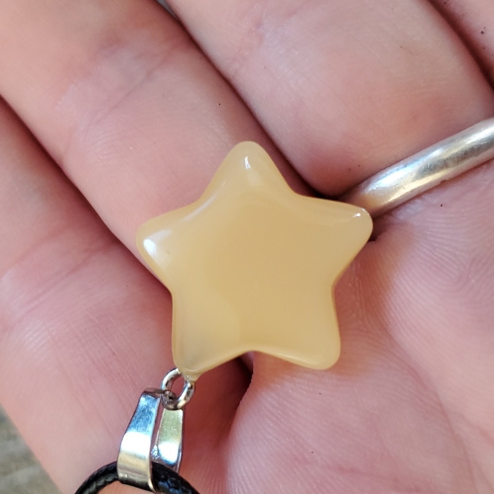 Glass star necklace pendant - Picture 4 of 4